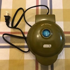 DASH Mini Waffle Maker